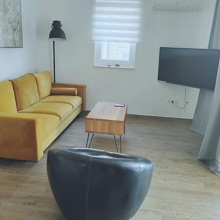 L&L Apartmani 1 Bol Buitenkant foto