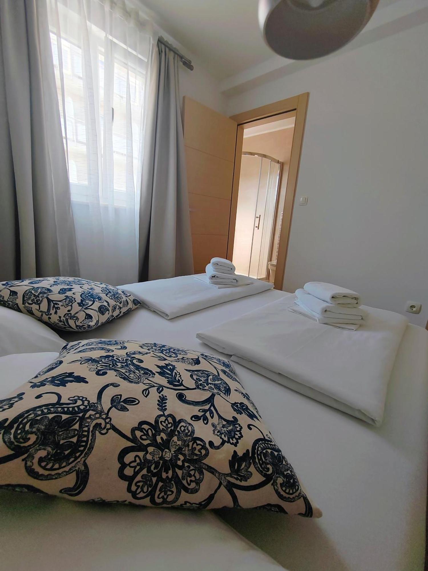 L&L Apartmani 1 Bol Buitenkant foto