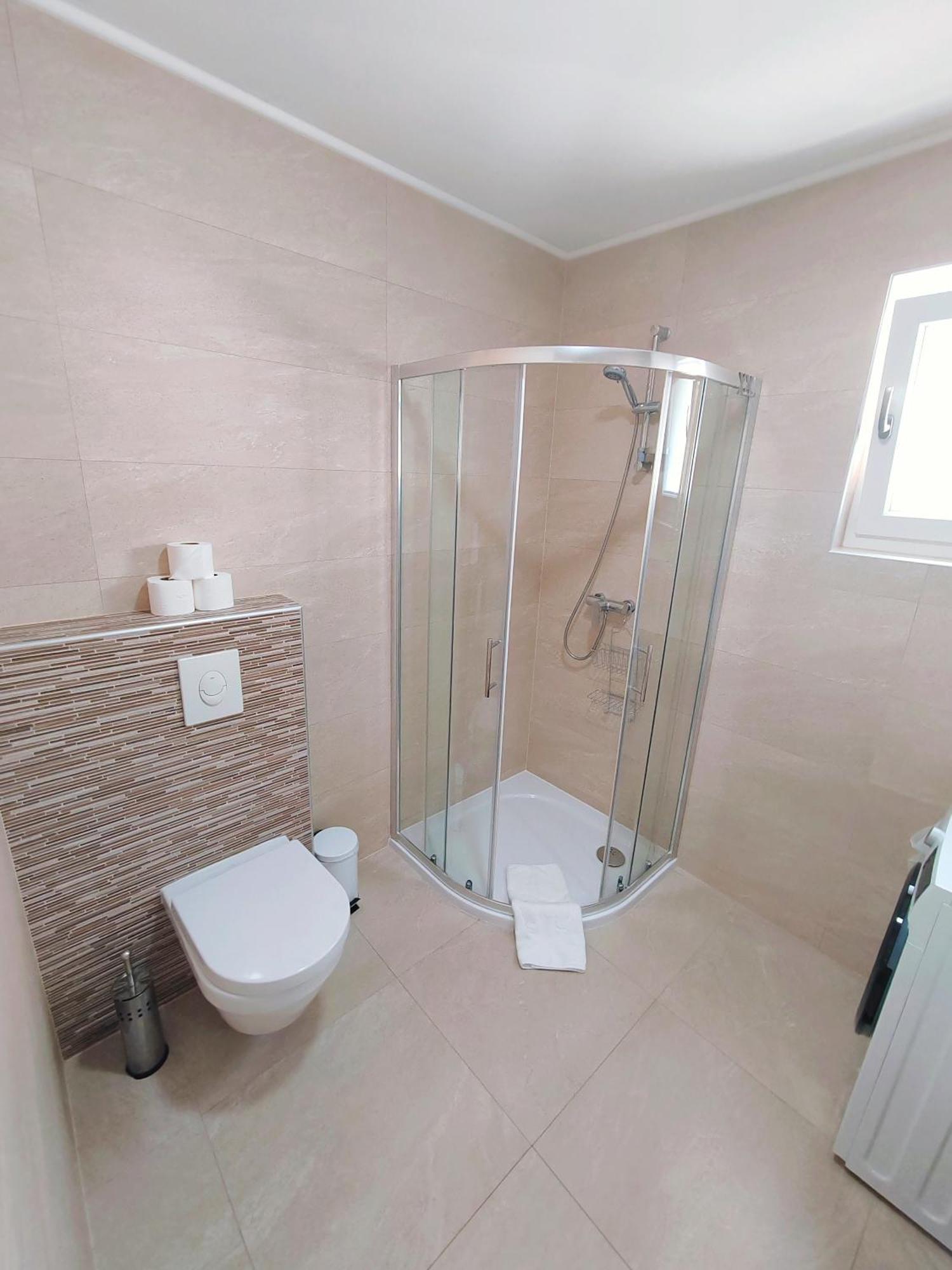 L&L Apartmani 1 Bol Buitenkant foto