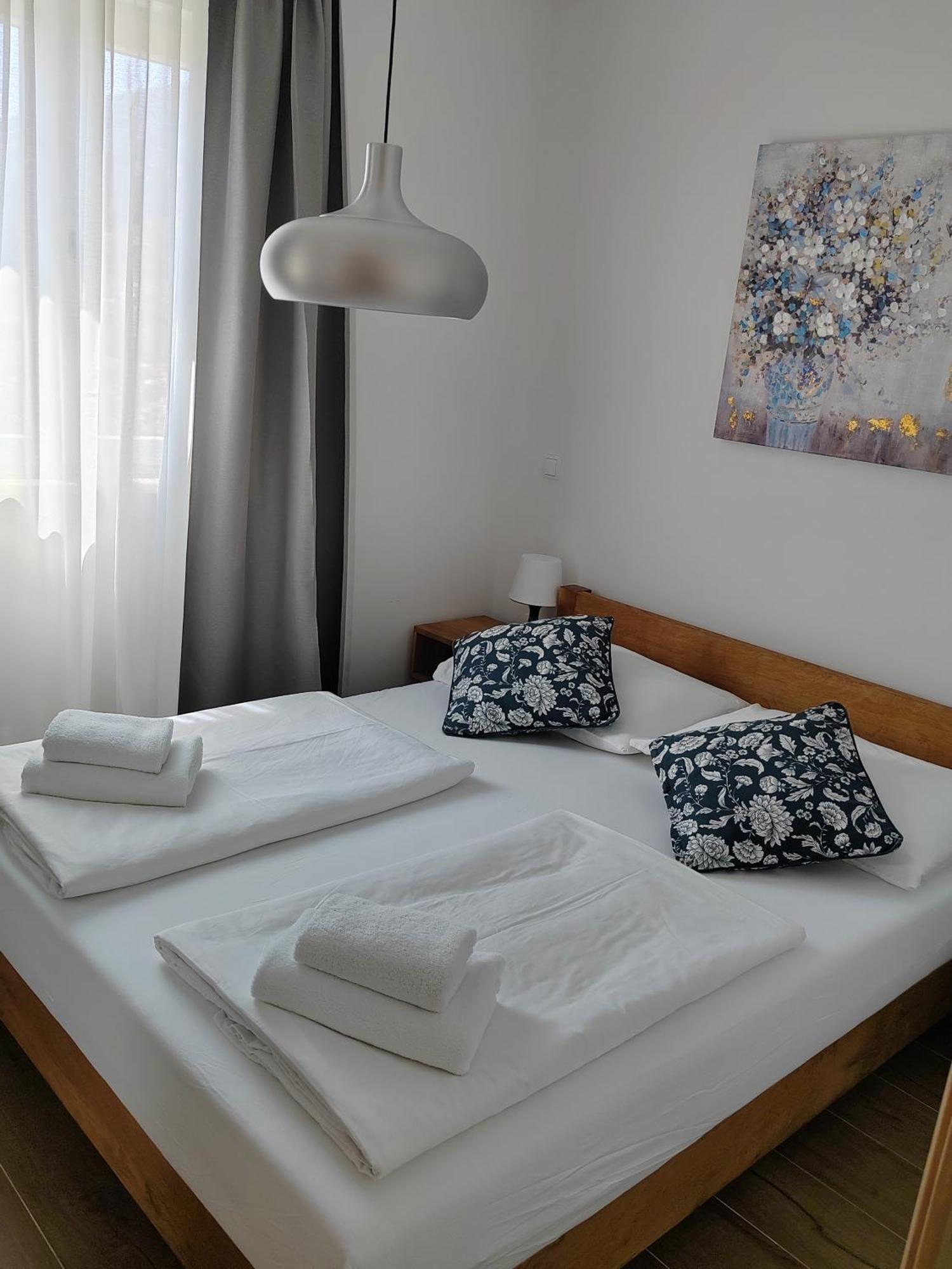 L&L Apartmani 1 Bol Buitenkant foto