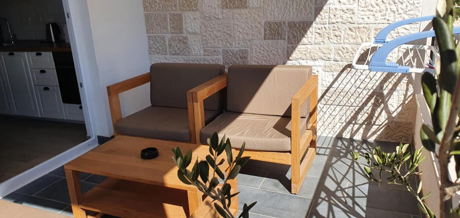 L&L Apartmani 1 Bol Buitenkant foto