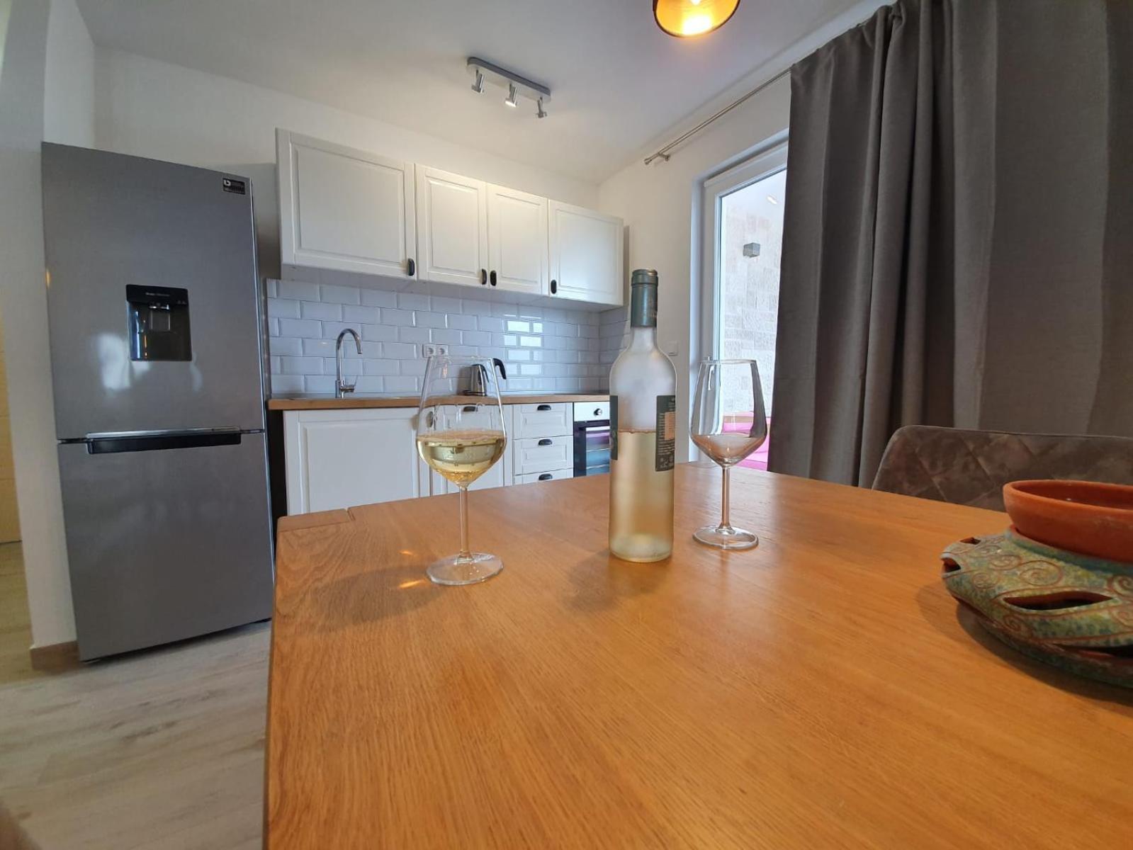 L&L Apartmani 1 Bol Buitenkant foto