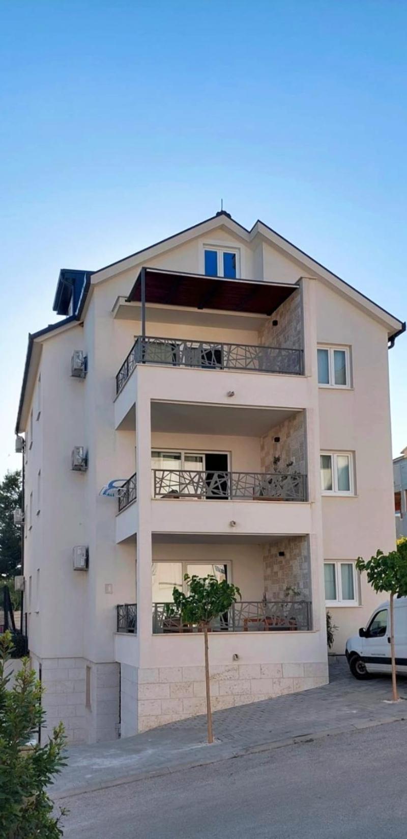 L&L Apartmani 1 Bol Buitenkant foto