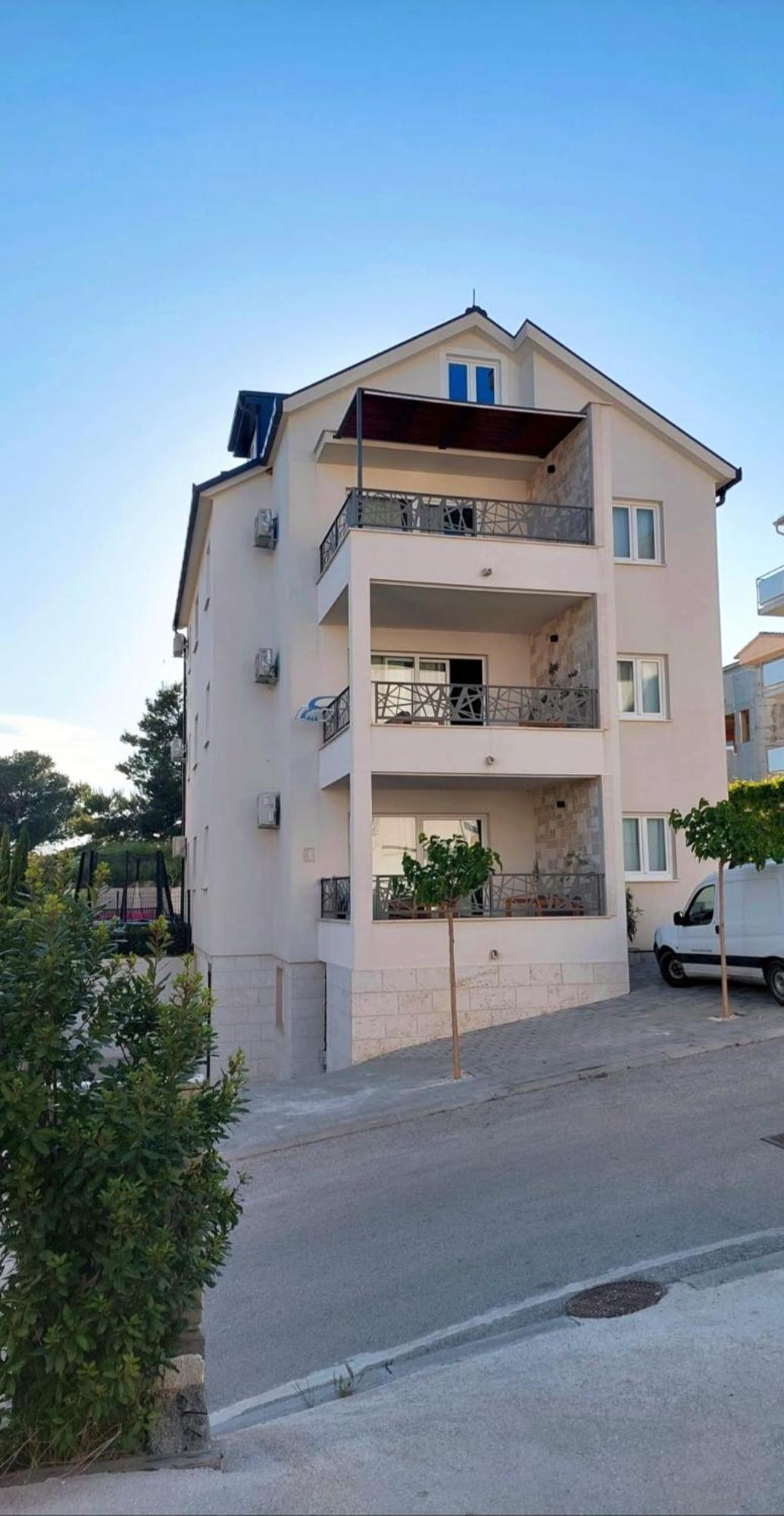 L&L Apartmani 1 Bol Buitenkant foto